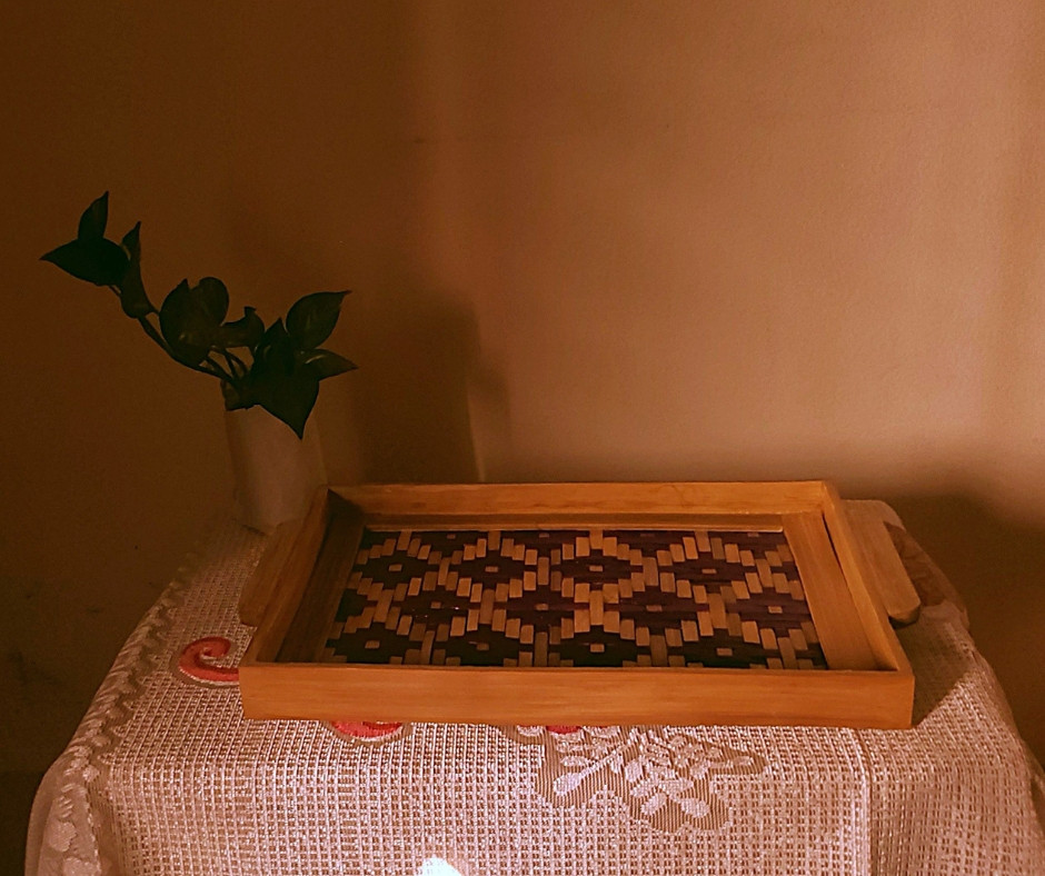 ট্র্যাডিশনাল হ্যান্ডক্রাফটেড ব্যাম্বু সার্ভিং ট্রে (মিডিয়াম)